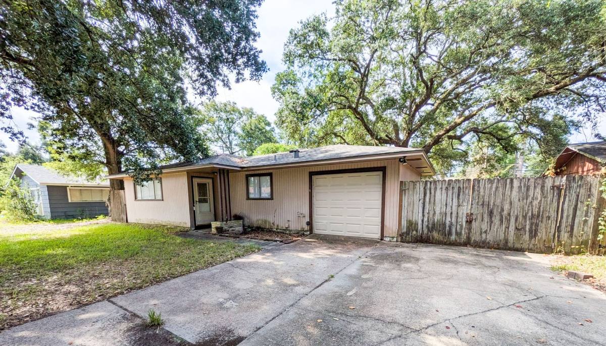 House for rent at 2109 Coronado Place, Orange, TX 77630