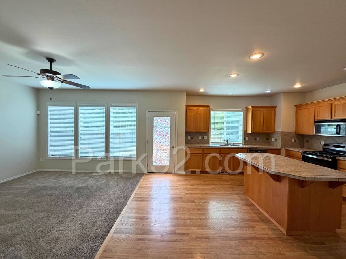 House for rent at 11113 185th St E, Puyallup, WA 98374