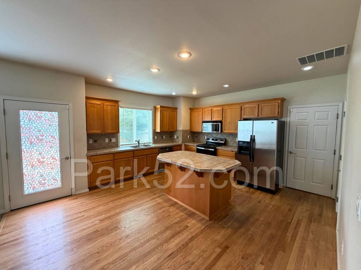 House for rent at 11113 185th St E, Puyallup, WA 98374