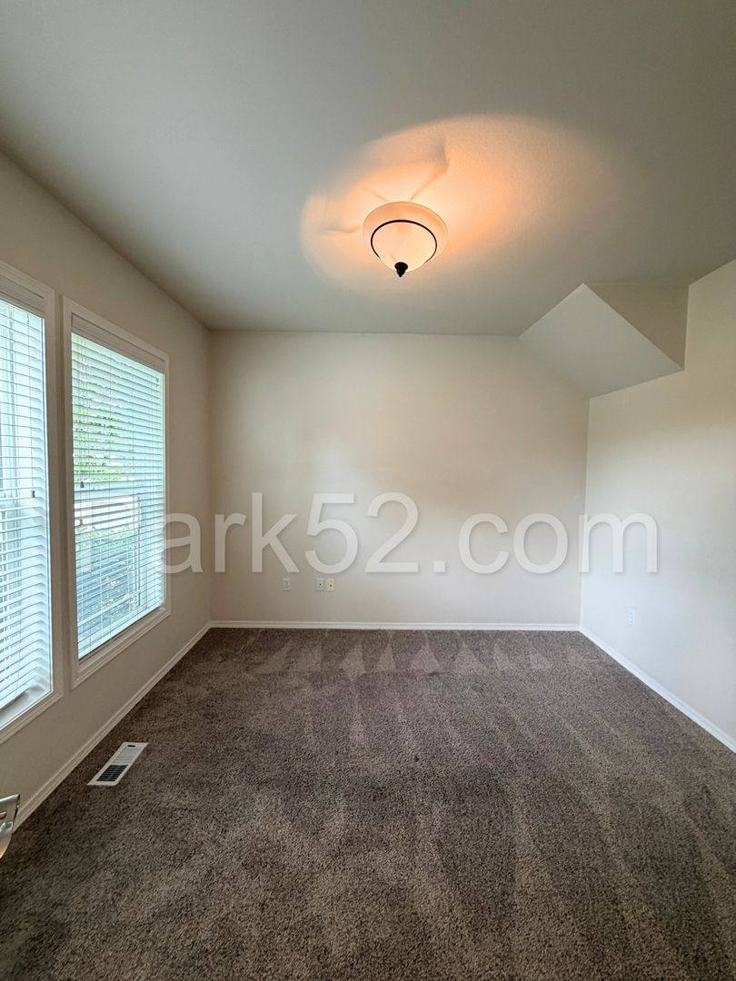 House for rent at 11113 185th St E, Puyallup, WA 98374