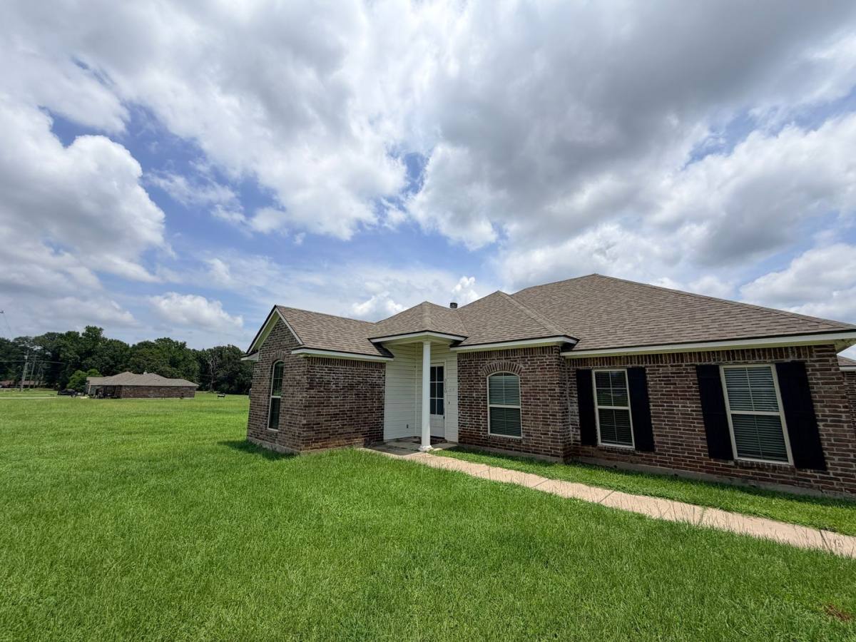 House for rent at 3520 Windwood Circle, Shreveport, LA 71107
