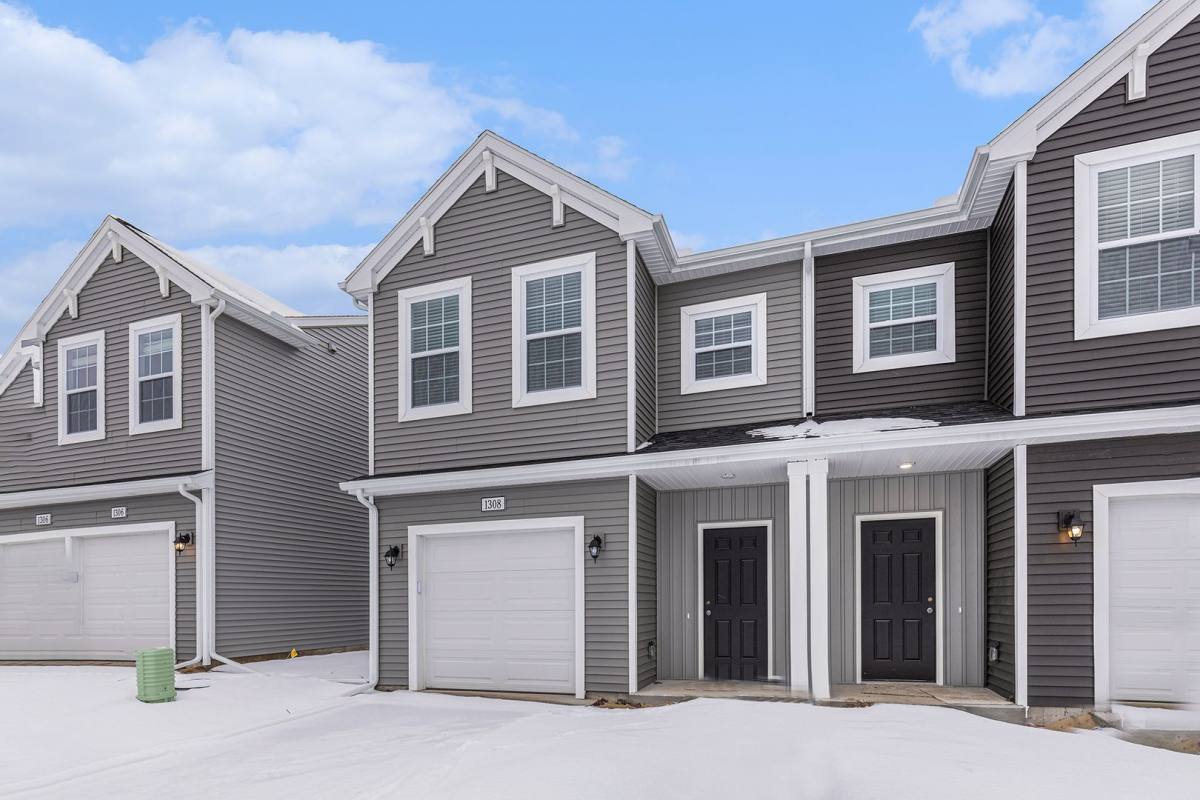 Townhouse for rent at 1302 Timber Hollow Court, Greenville, MI 48838