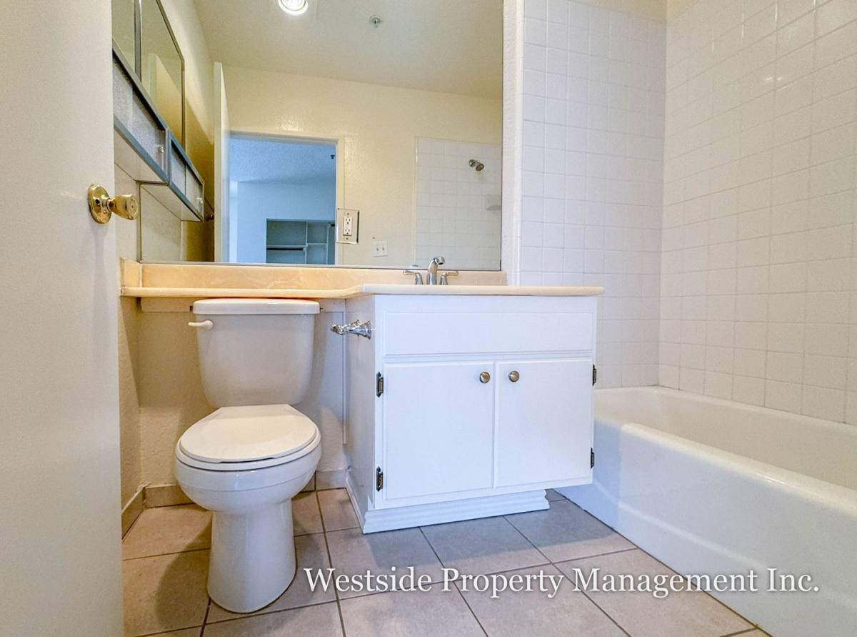 Apartment for rent at 3848 Overland Ave #212, Culver City, CA 90232