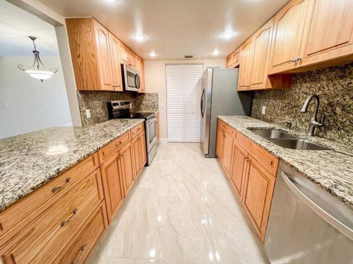 Townhouse for rent at 10740 S Golfview Dr, Hollywood, FL 33026