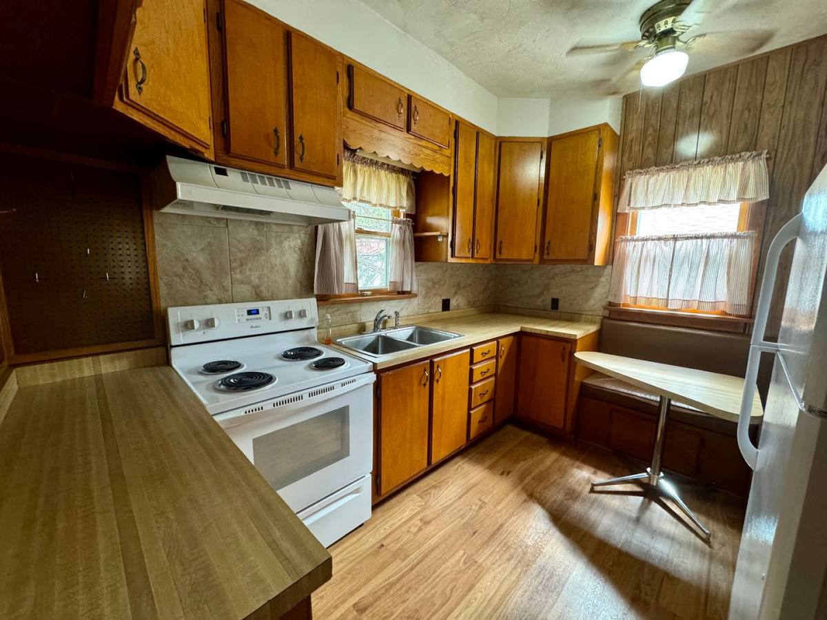 House for rent at 1430 S 33rd St, Lincoln, NE 68506
