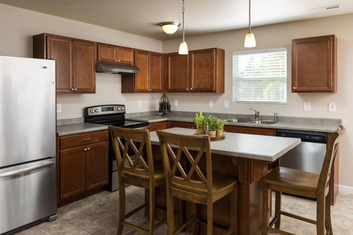 House for rent at 1203 Pinewood Dr, Greenville, MI 48838