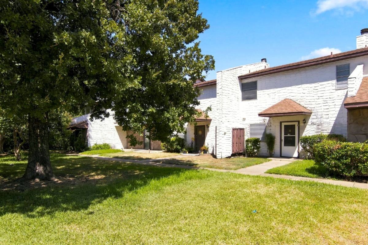 Condo for rent at 1725 E Grauwyler Rd #138, Irving, TX 75061