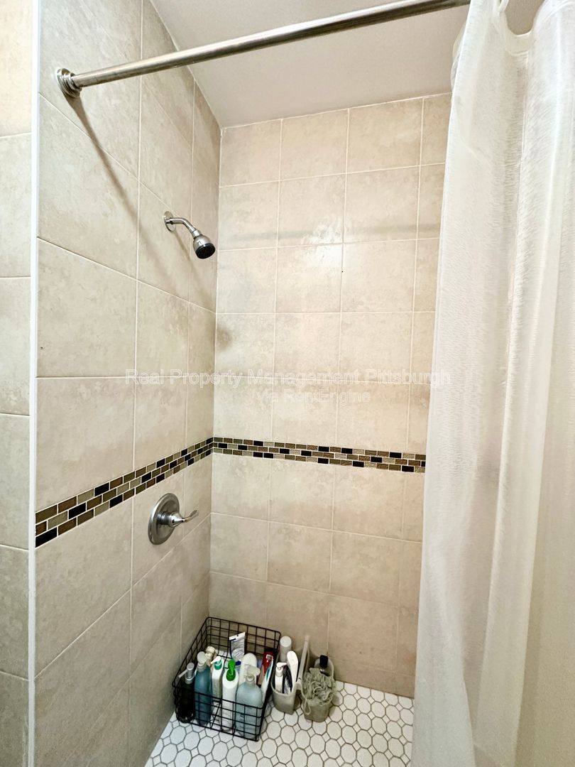 House for rent at 335 Lawn St, Pittsburgh, PA 15213