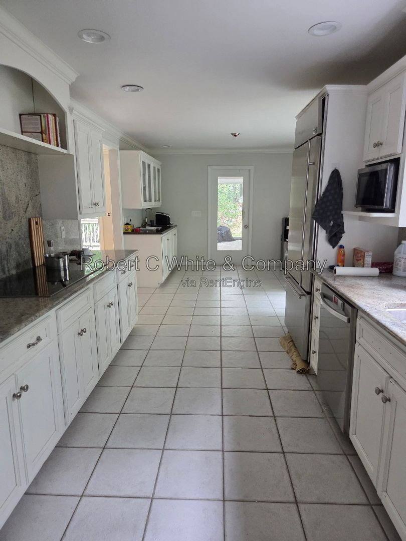 House for rent at 15 Treadwell Court, Weston, CT 06883
