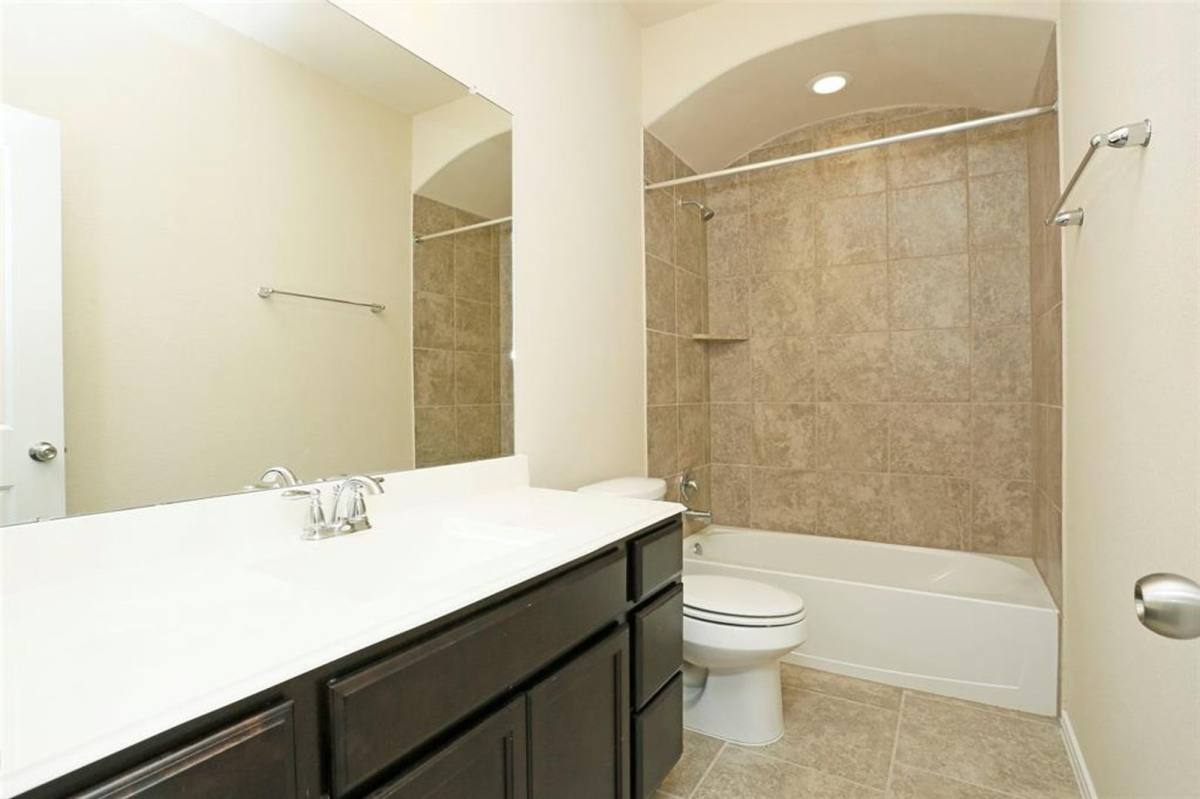 Apartment for rent at 9702 Massanutten Lane, Richmond, TX 77469