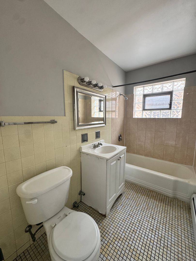 Apartment for rent at 2034-2054 N 18 Ave, Melrose Park, IL 60160
