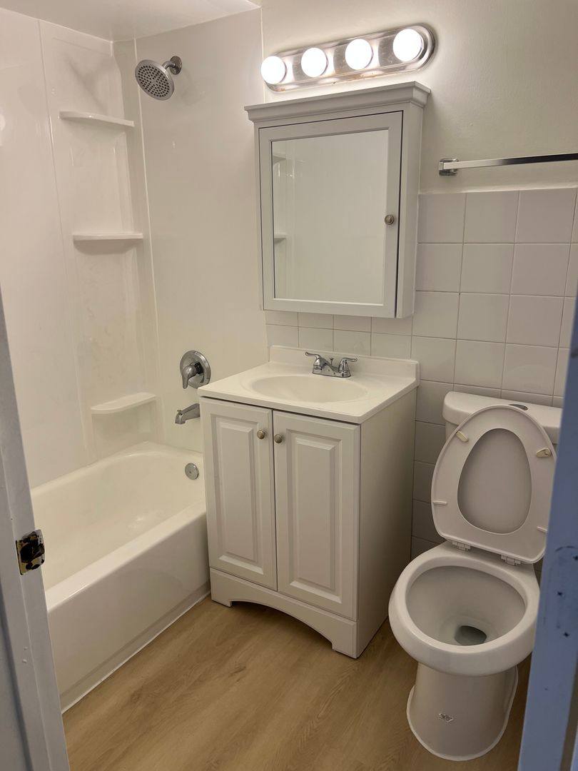 Apartment for rent at 36 King Arthur Court, Melrose Park, IL 60164