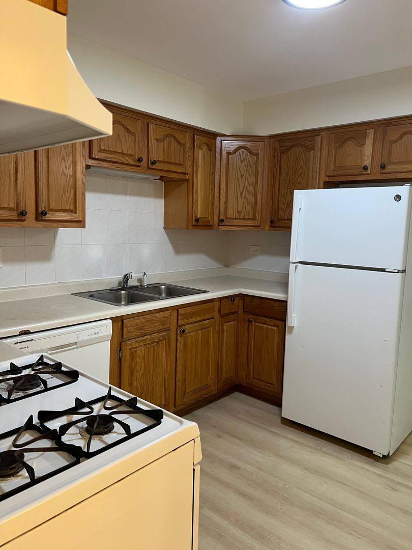 Apartment for rent at 36 King Arthur Court, Melrose Park, IL 60164