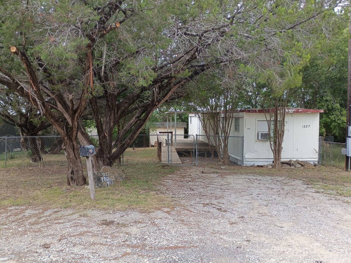 House for rent at 1227 Pawnee Trail, Granbury, TX 76048