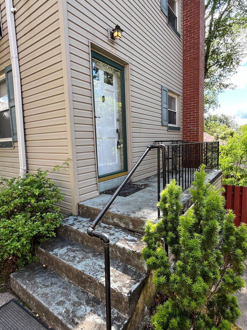 Apartment for rent at 112 Shepherd Ave, South Charleston, WV 25303