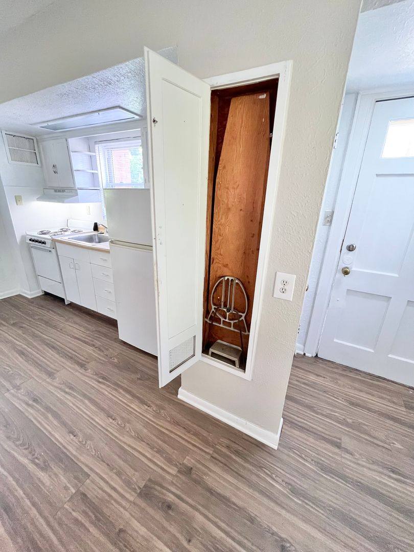 Apartment for rent at 112 Shepherd Ave, South Charleston, WV 25303