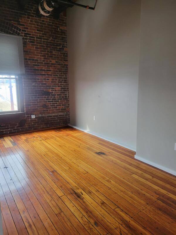 Apartment for rent at 116 N 5th St, Burlington, IA 52601