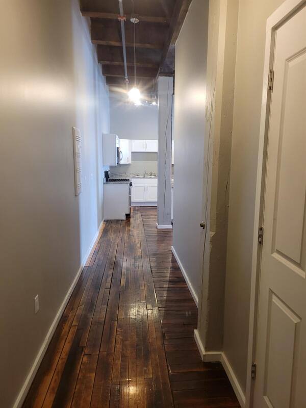 Apartment for rent at 116 N 5th St, Burlington, IA 52601