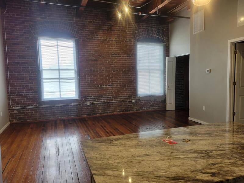 Apartment for rent at 116 N 5th St, Burlington, IA 52601