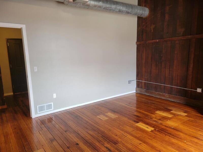 Apartment for rent at 116 N 5th St, Burlington, IA 52601
