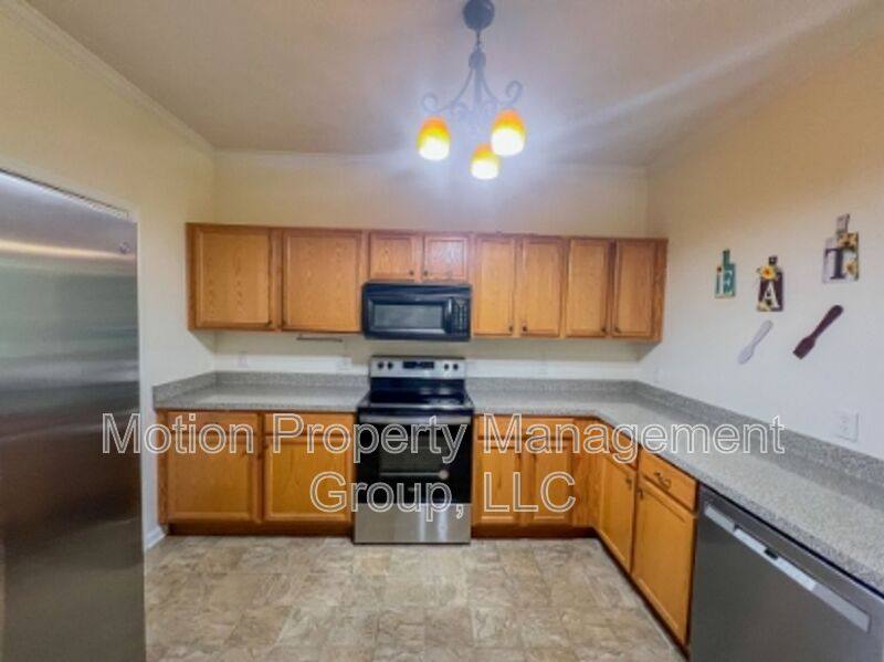 Townhouse for rent at 158 Ellis Dr, Conyers, GA 30012