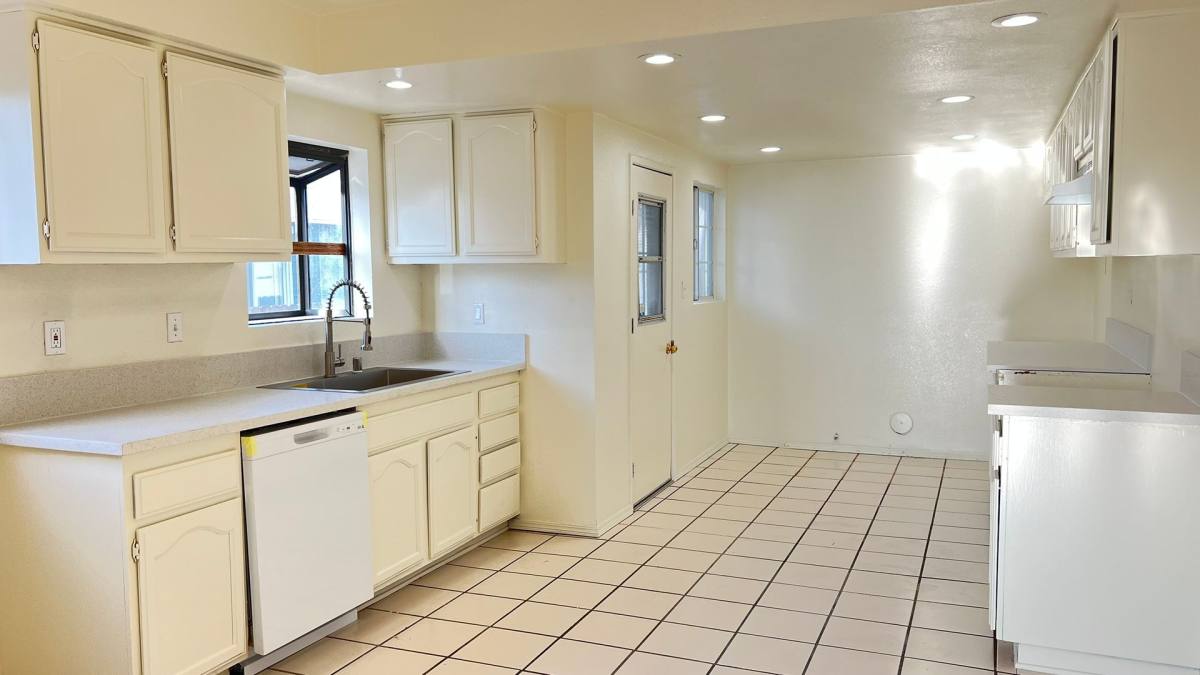 Townhouse for rent at 2165 Sepulveda Ave, San Bernardino, CA 92404