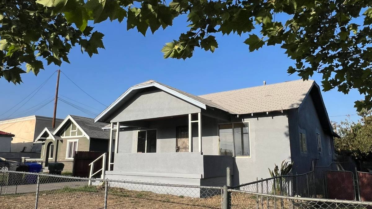 Townhouse for rent at 2165 Sepulveda Ave, San Bernardino, CA 92404