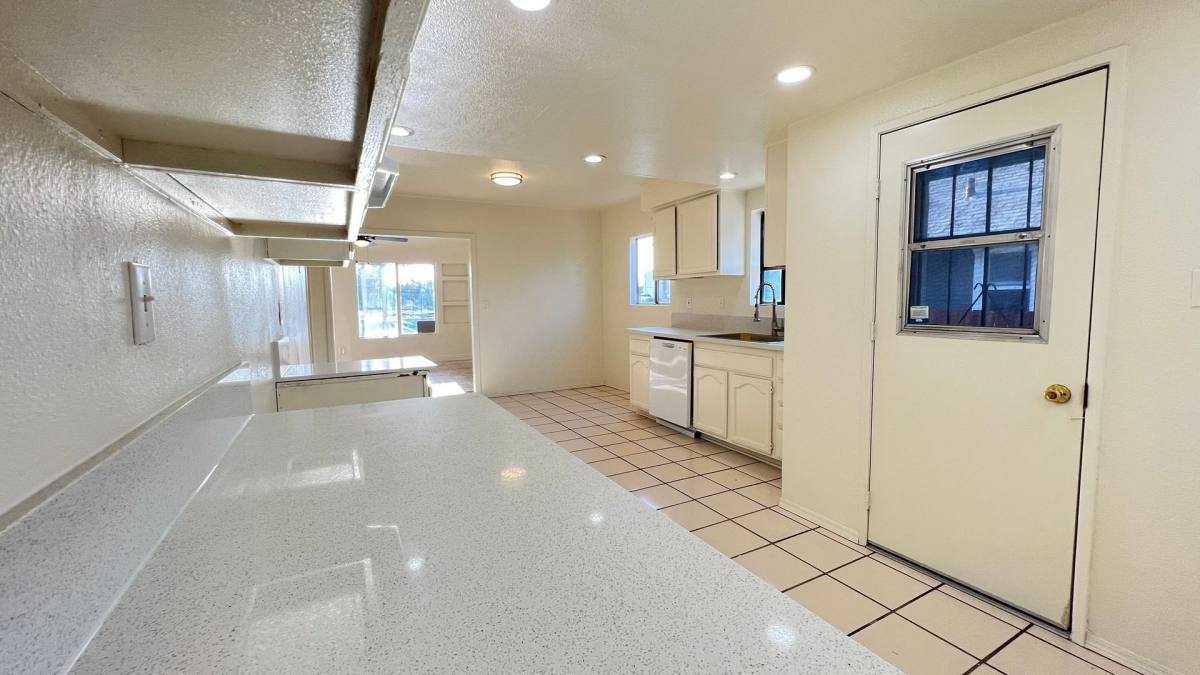 Townhouse for rent at 2165 Sepulveda Ave, San Bernardino, CA 92404