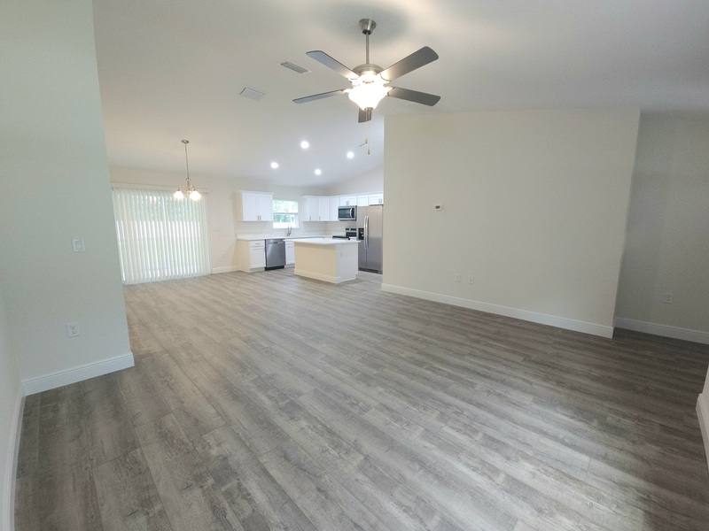 House for rent at 387 E Caldwell Dr, Dunnellon, FL 34434