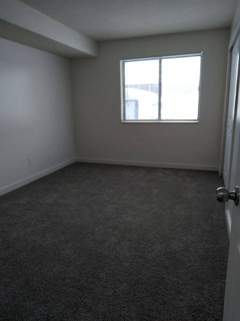 Apartment for rent at 1175 E County Rd, Saint Paul, MN 55109