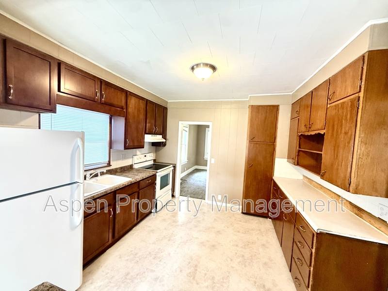 House for rent at 2110 S Central Ave, Burlington, IA 52601