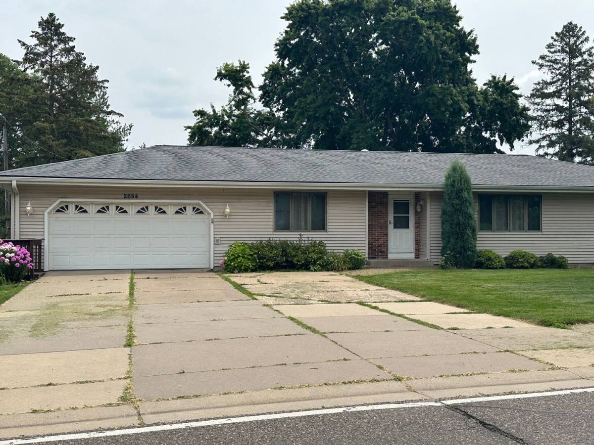 House for rent at 2654 Hazelwood St, Saint Paul, MN 55109