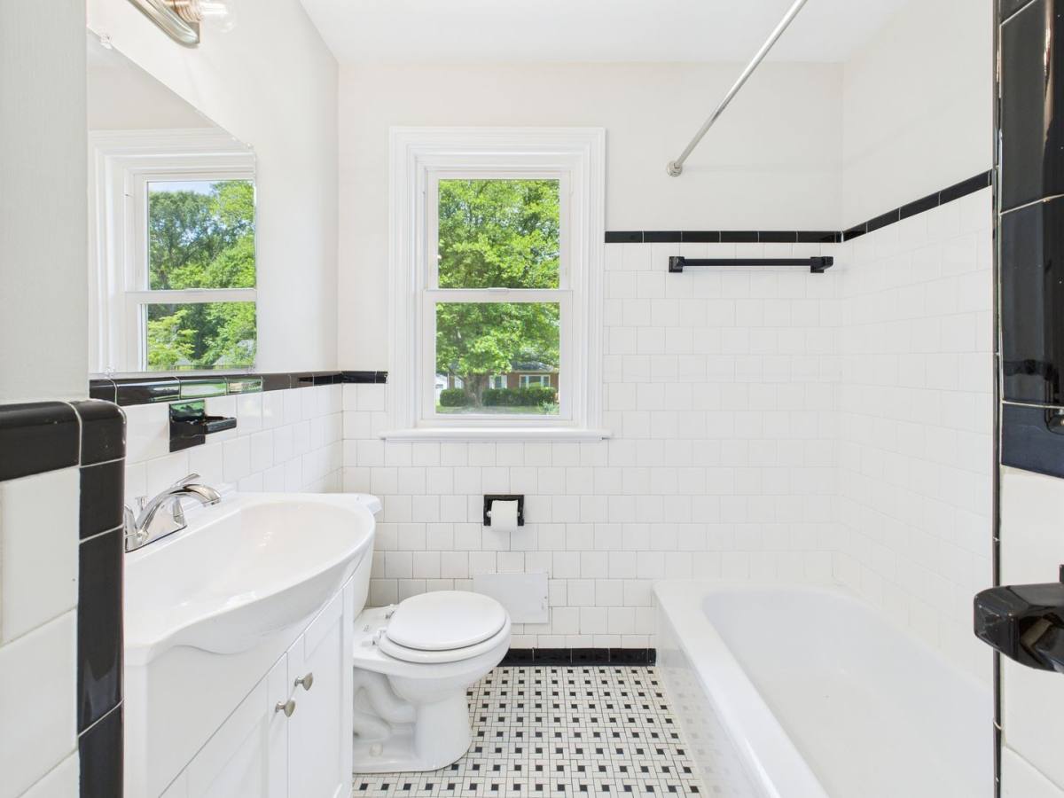 House for rent at 1709 Glenview Rd, Richmond, VA 23222
