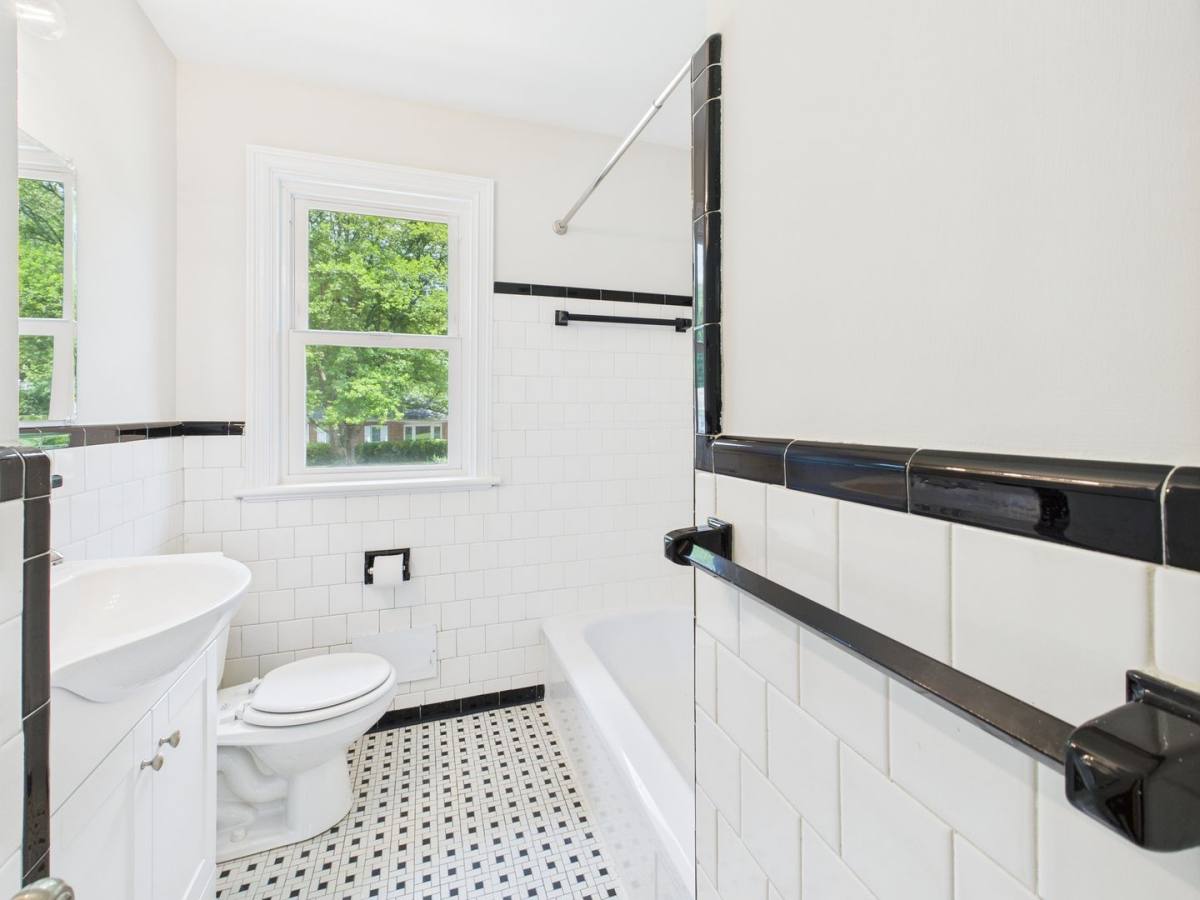 House for rent at 1709 Glenview Rd, Richmond, VA 23222