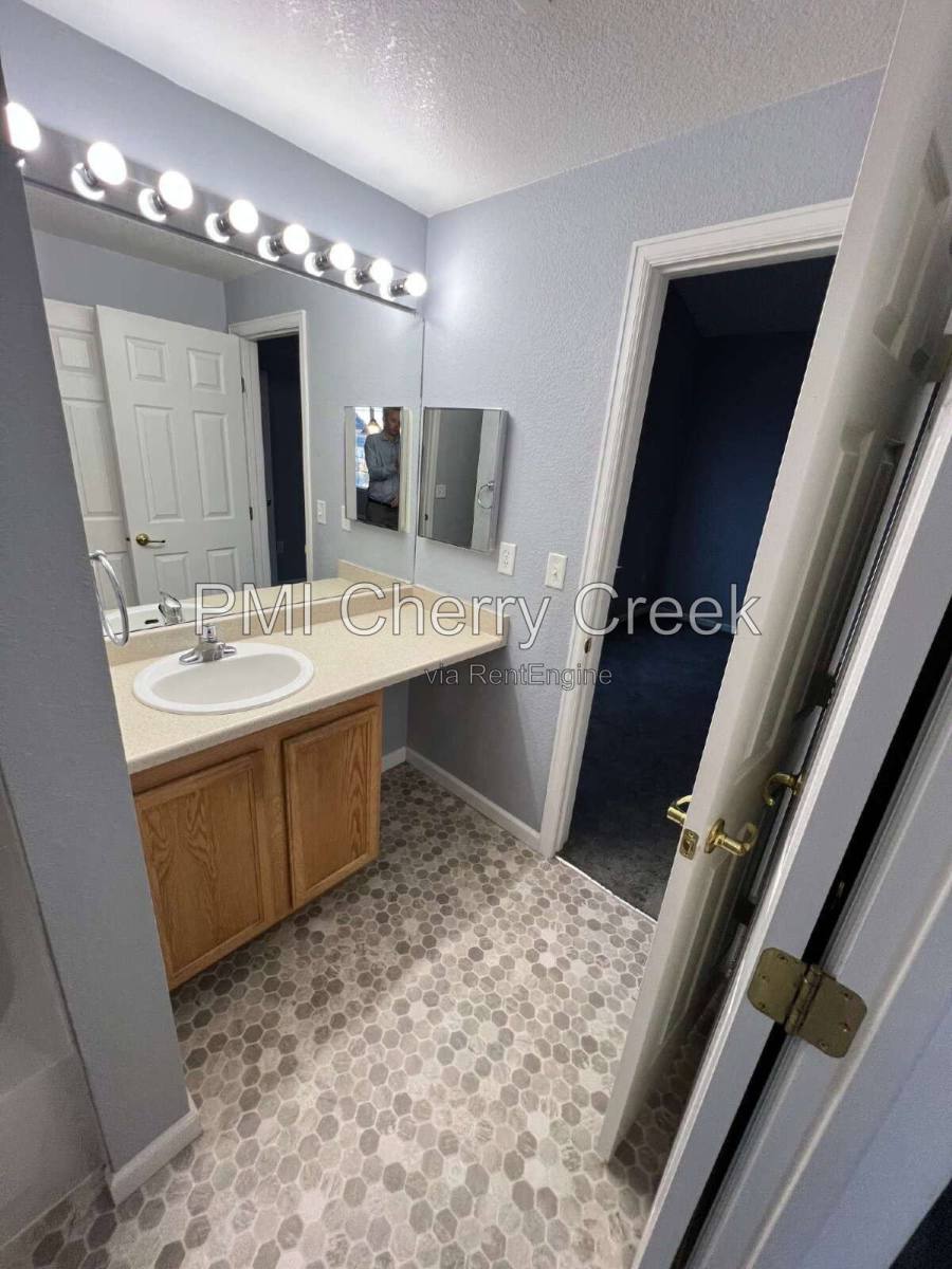 Apartment for rent at 5705 N Genoa Way #208, Aurora, CO 80019