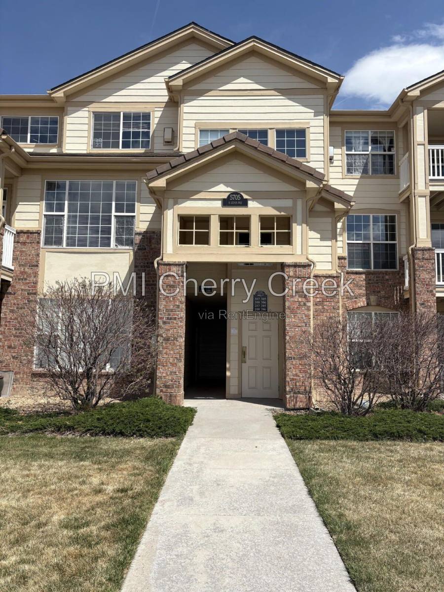 Apartment for rent at 5705 N Genoa Way #208, Aurora, CO 80019