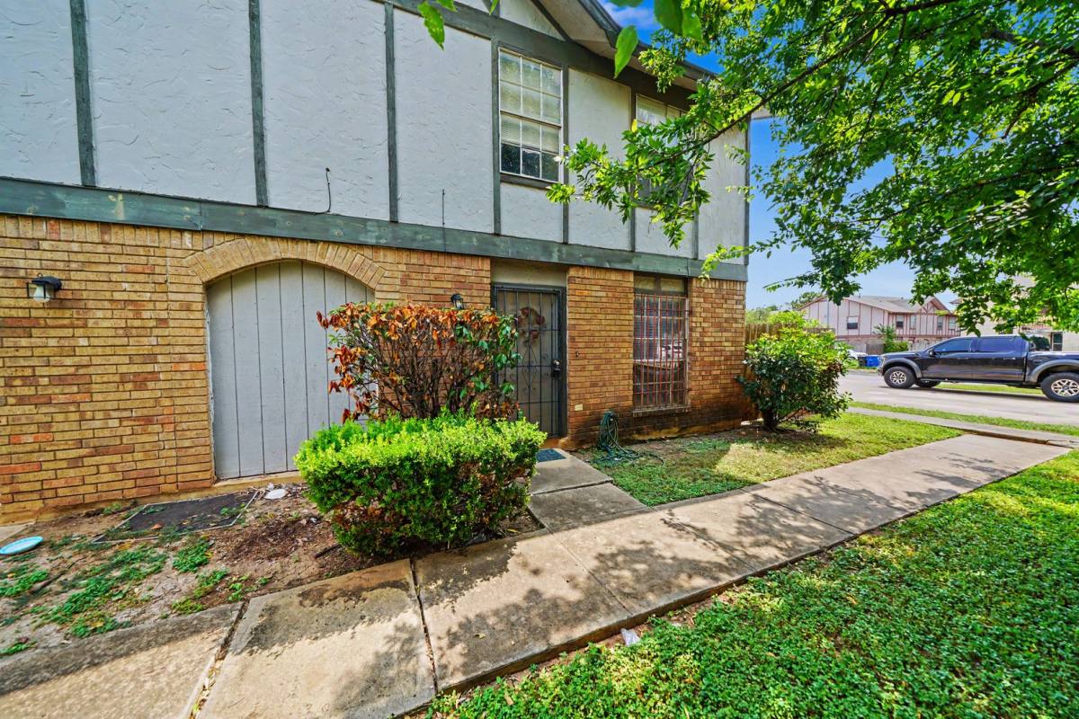 Apartment for rent at 5216 Meadow Field Ave, San Antonio, TX 78250