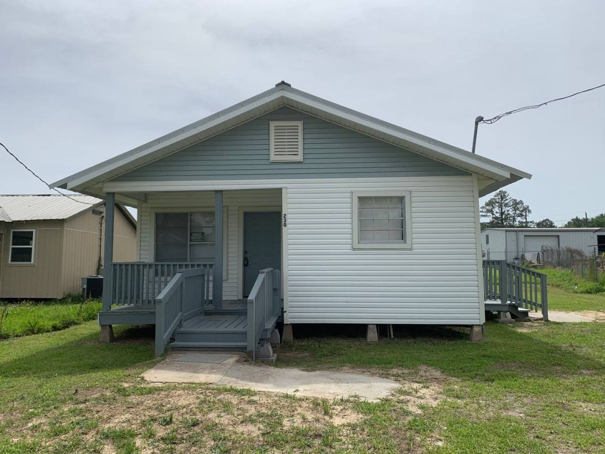 House for rent at 230 Moreland St, Vidor, TX 77662