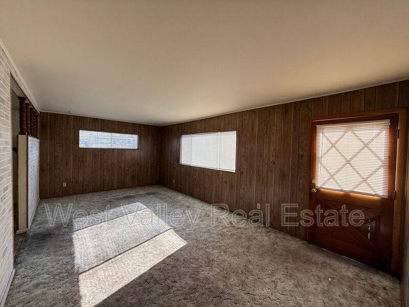 House for rent at 414 S 10th St, Taft, CA 93268