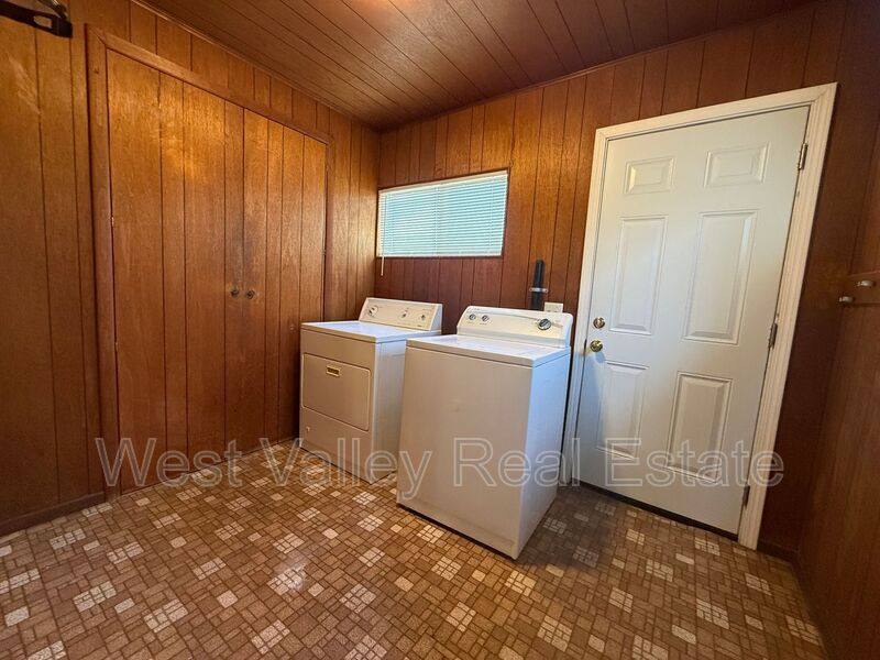 House for rent at 414 S 10th St, Taft, CA 93268