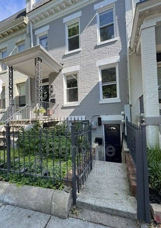 Apartment for rent at 605B Kenyon St NW, Washington, DC 20010