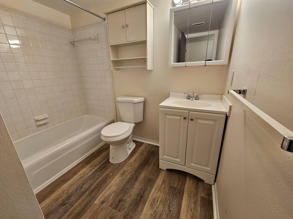 Apartment for rent at 2820 Eldora Dr, Toledo, OH 43613