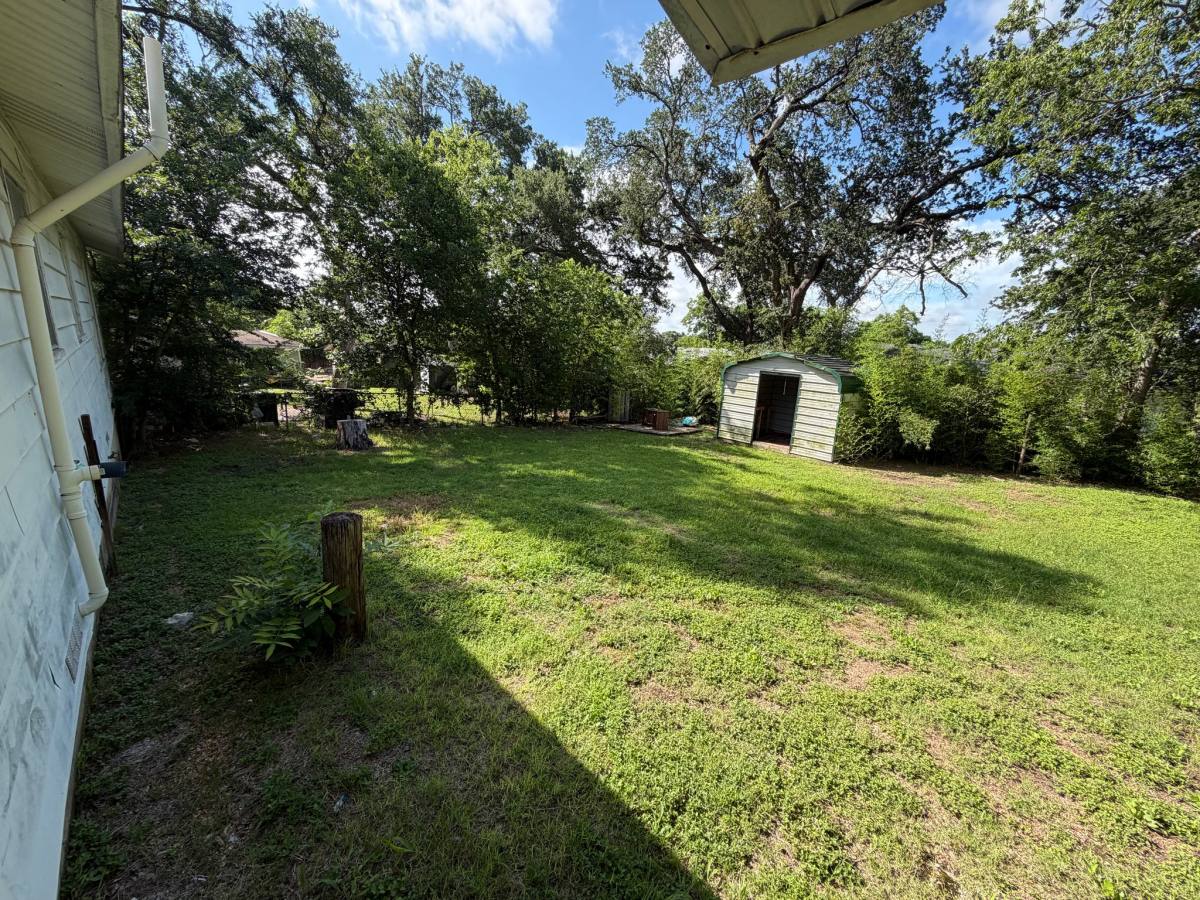 House for rent at 611 E 5th St, Cameron, TX 76520