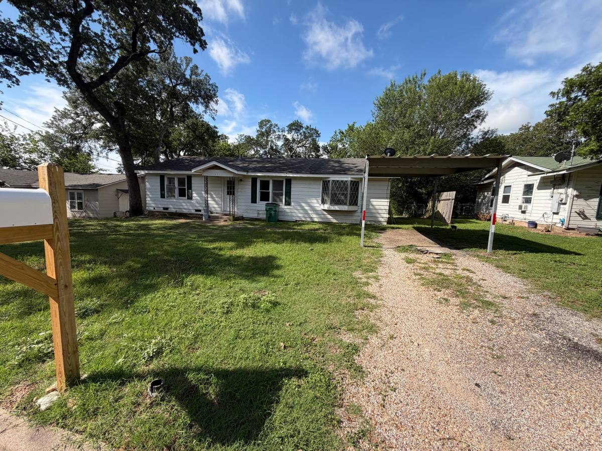 House for rent at 611 E 5th St, Cameron, TX 76520