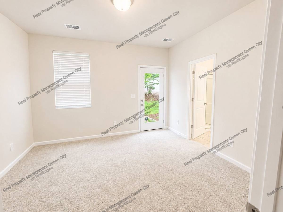 Townhouse for rent at 2407 Lazette Dr, Charlotte, NC 28216