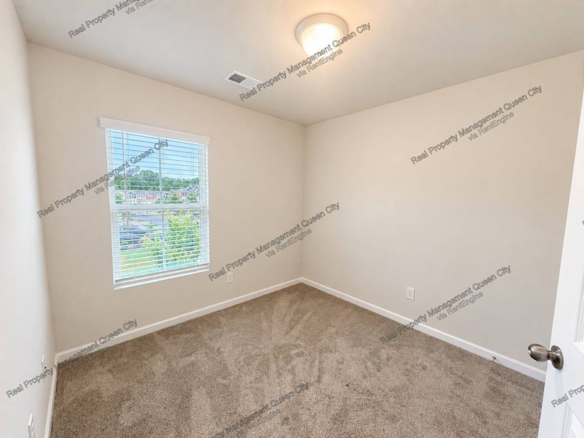 Townhouse for rent at 2407 Lazette Dr, Charlotte, NC 28216