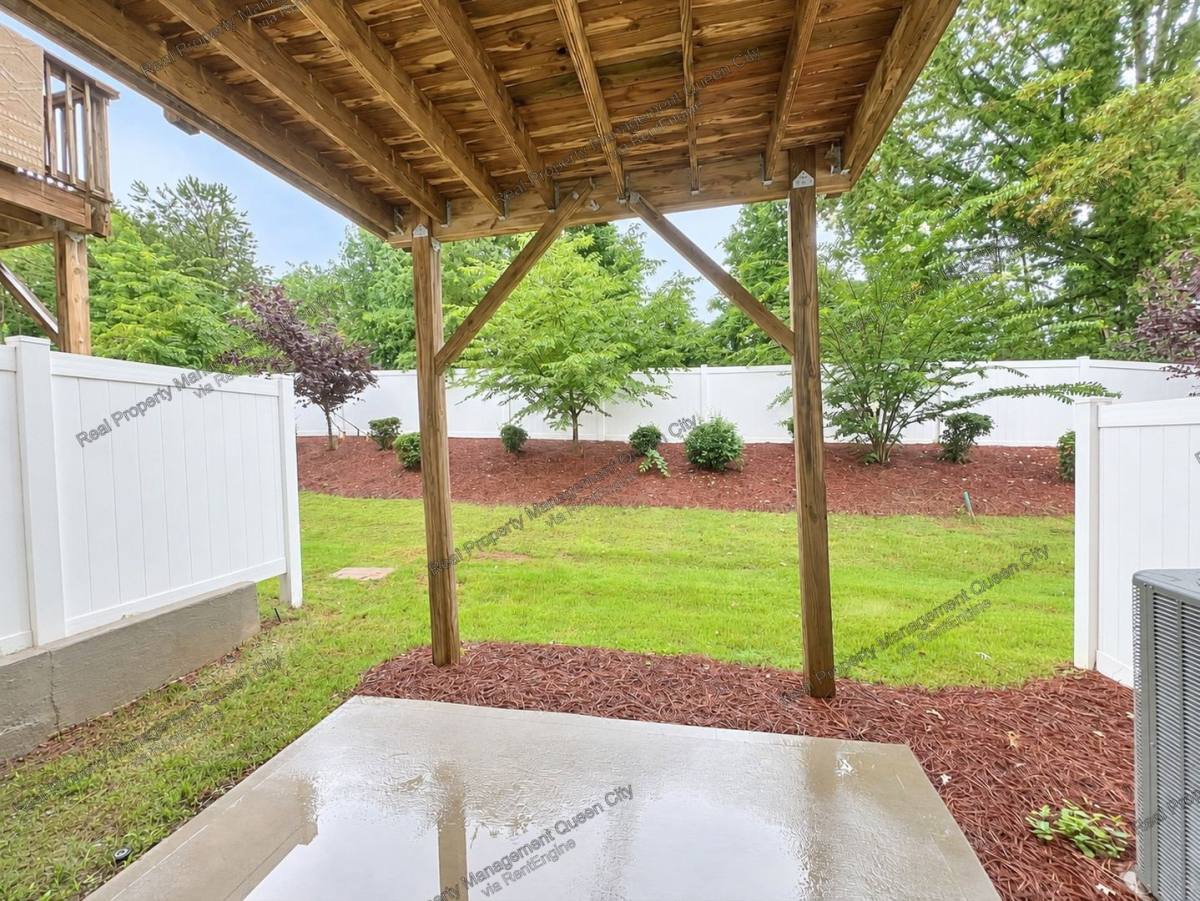 Townhouse for rent at 2407 Lazette Dr, Charlotte, NC 28216