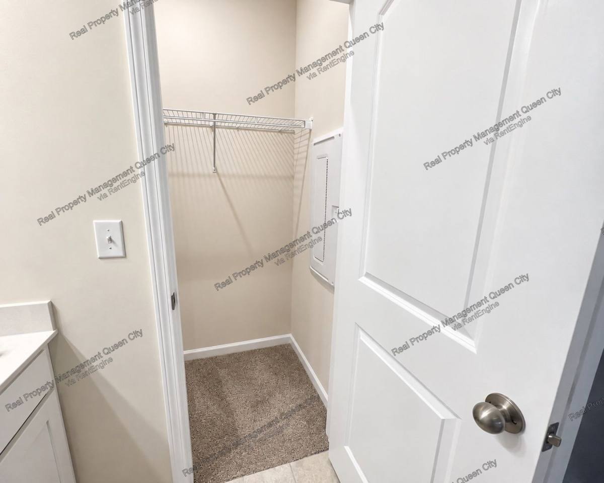 Townhouse for rent at 2407 Lazette Dr, Charlotte, NC 28216
