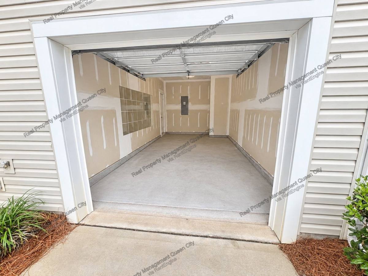 Townhouse for rent at 2407 Lazette Dr, Charlotte, NC 28216