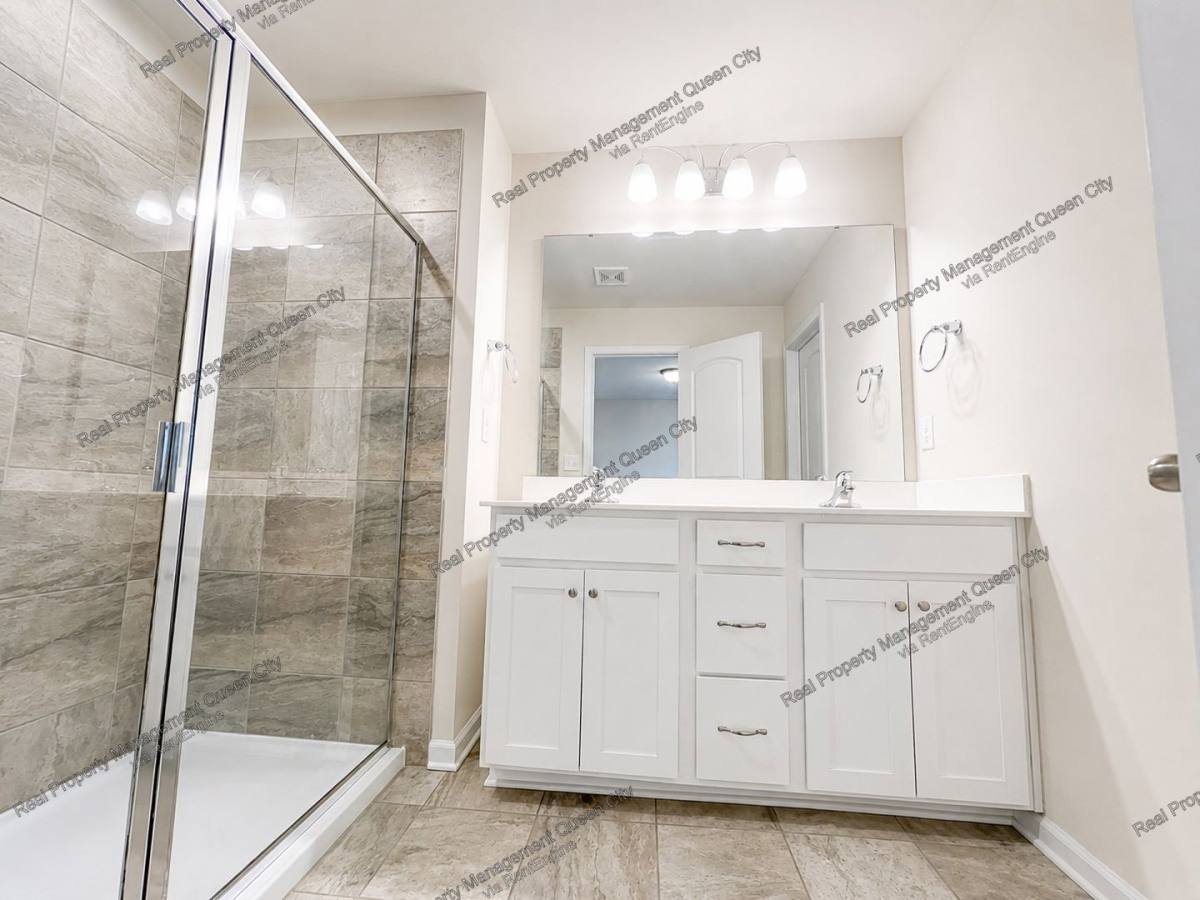 Townhouse for rent at 2407 Lazette Dr, Charlotte, NC 28216
